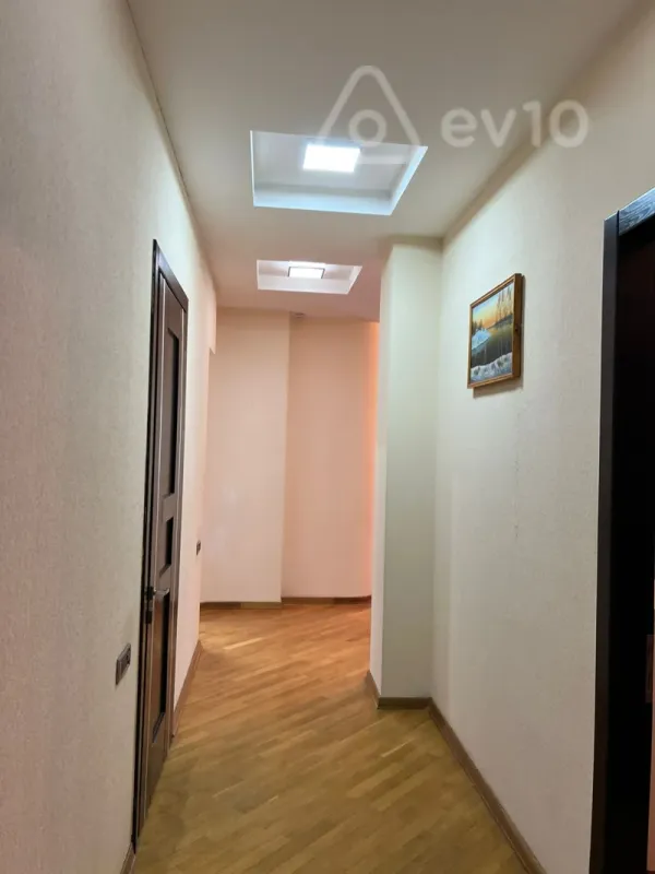 Kirayə verilir 3 otaqlı yeni tikili 135 m²