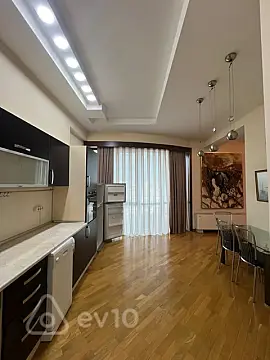 Kirayə verilir 3 otaqlı yeni tikili 135 m²