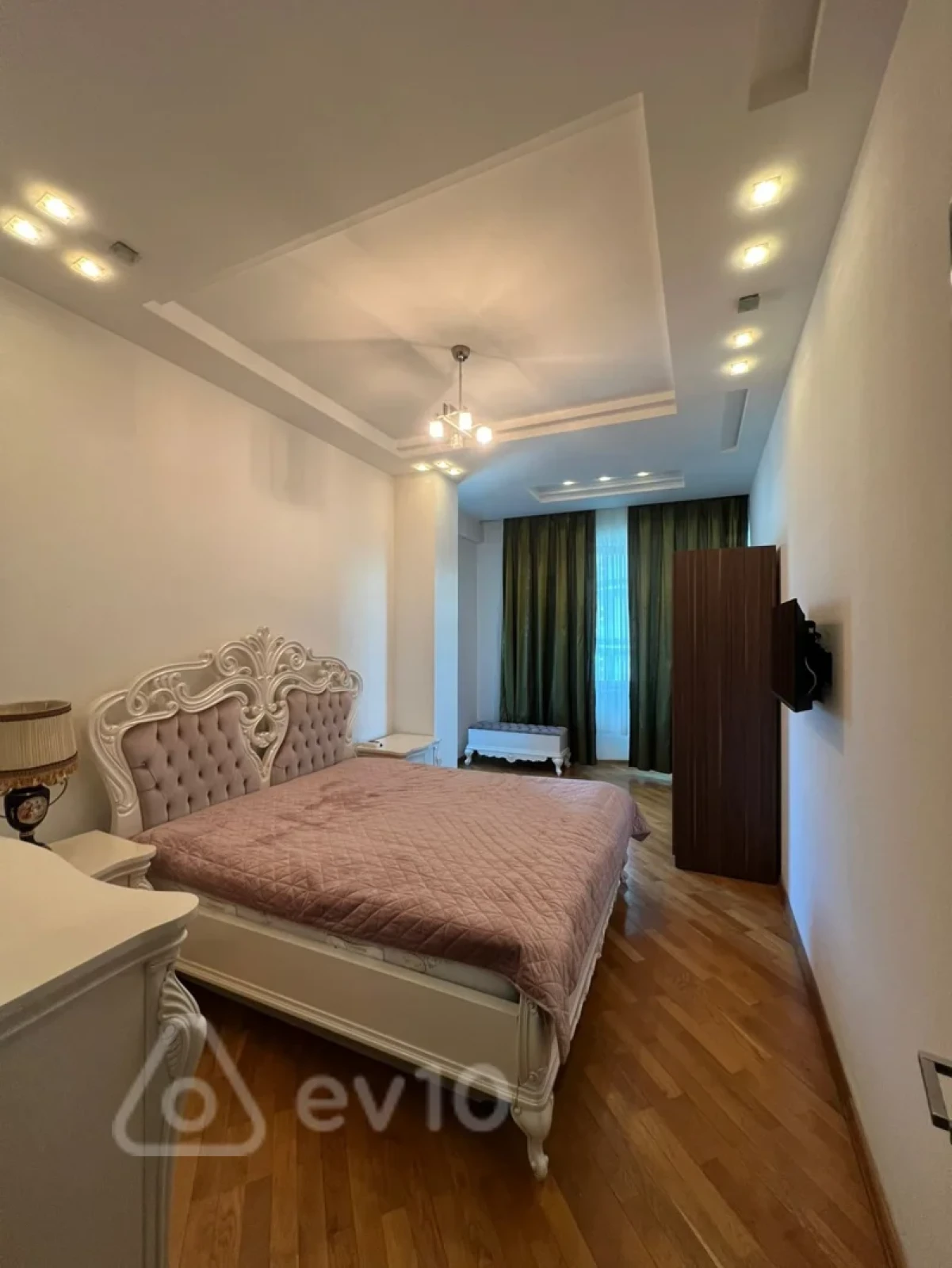 Kirayə verilir 3 otaqlı yeni tikili 135 m²