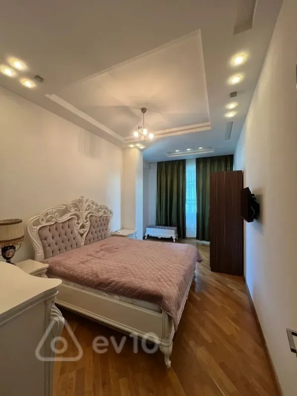 Kirayə verilir 3 otaqlı yeni tikili 135 m²