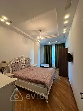 Kirayə verilir 3 otaqlı yeni tikili 135 m²