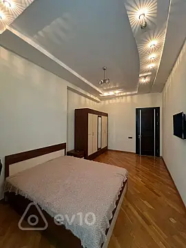 Kirayə verilir 3 otaqlı yeni tikili 135 m²