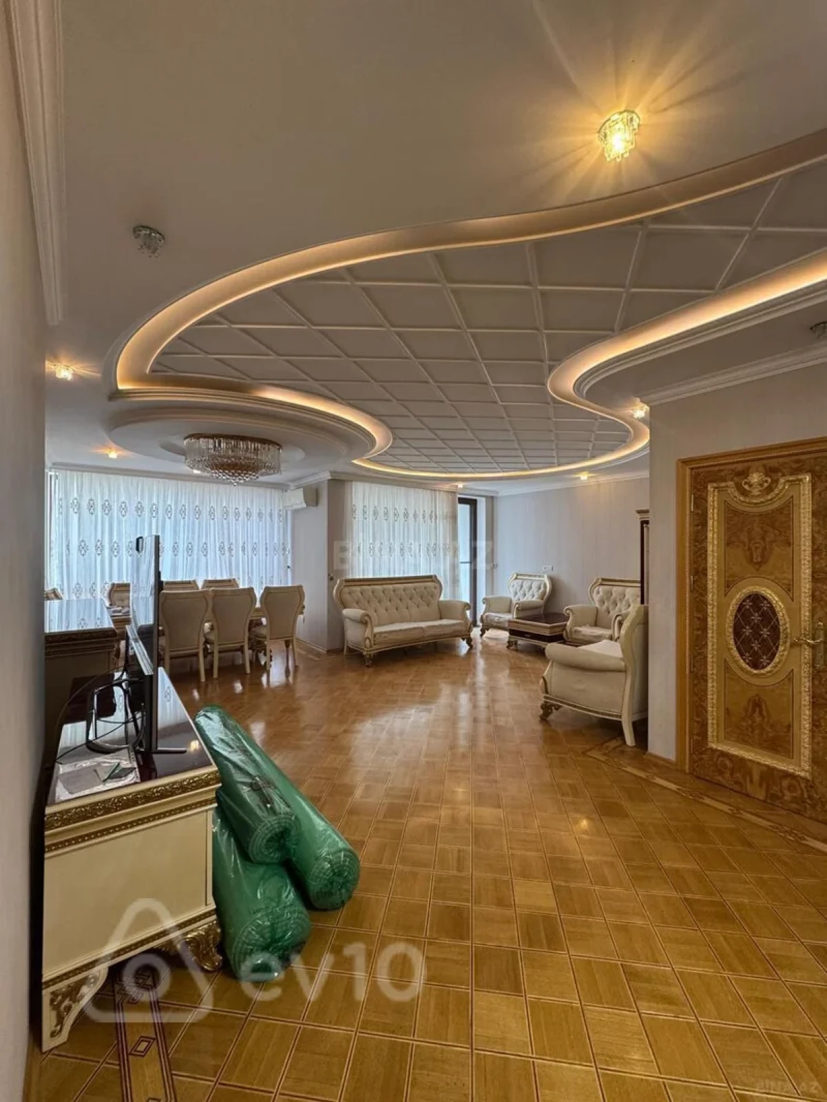 Kirayə verilir 3 otaqlı yeni tikili 110 m²