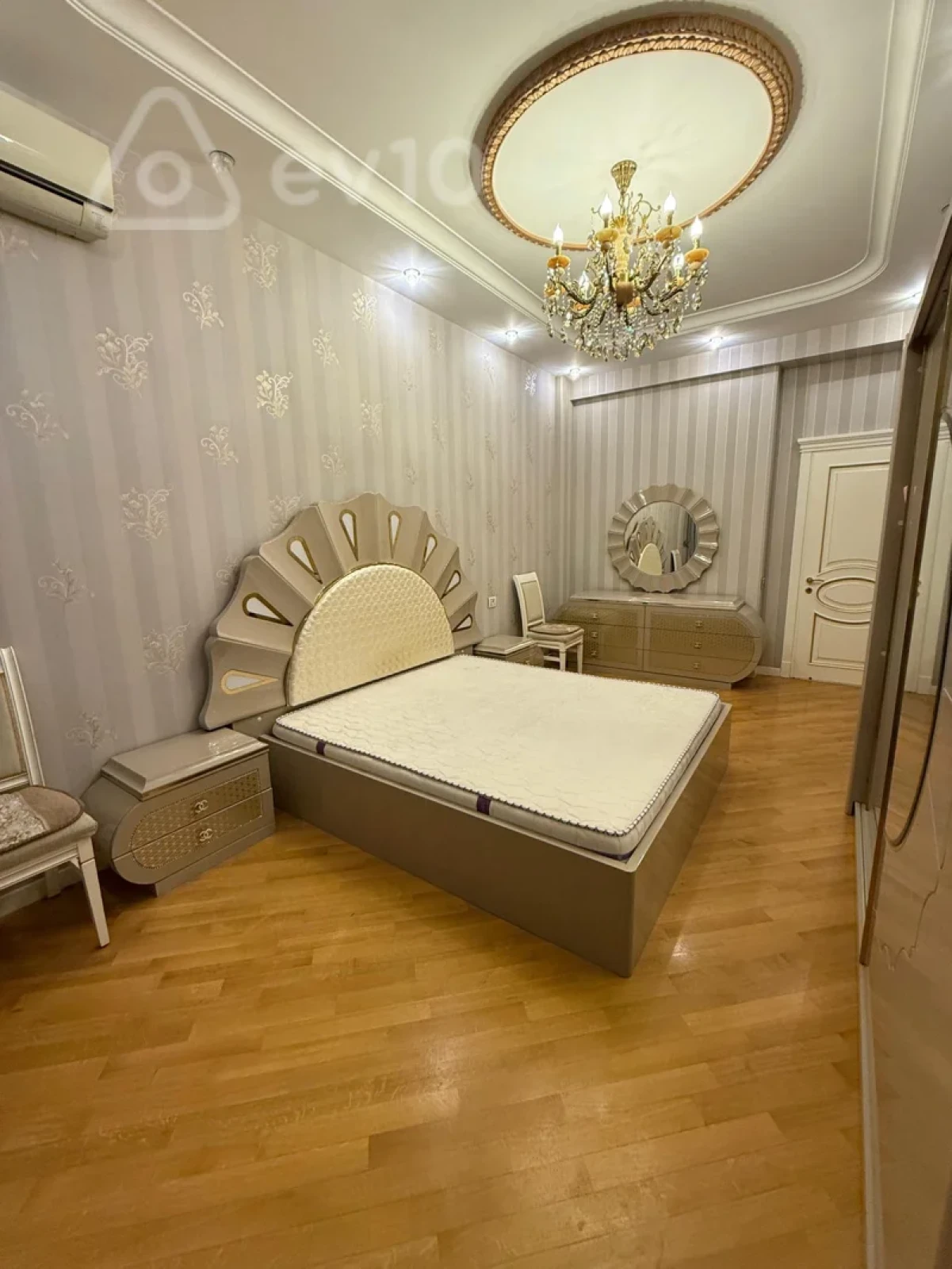 Satılır 4 otaqlı yeni tikili 180 m²