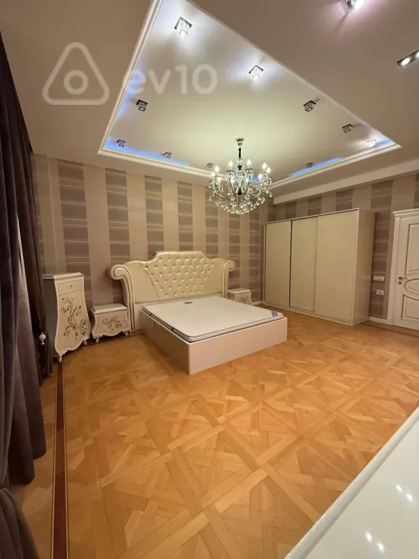 Satılır 4 otaqlı yeni tikili 180 m²