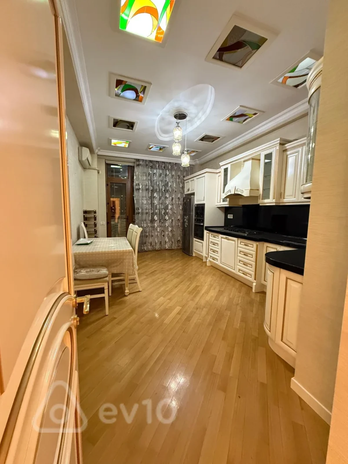 Satılır 4 otaqlı yeni tikili 180 m²