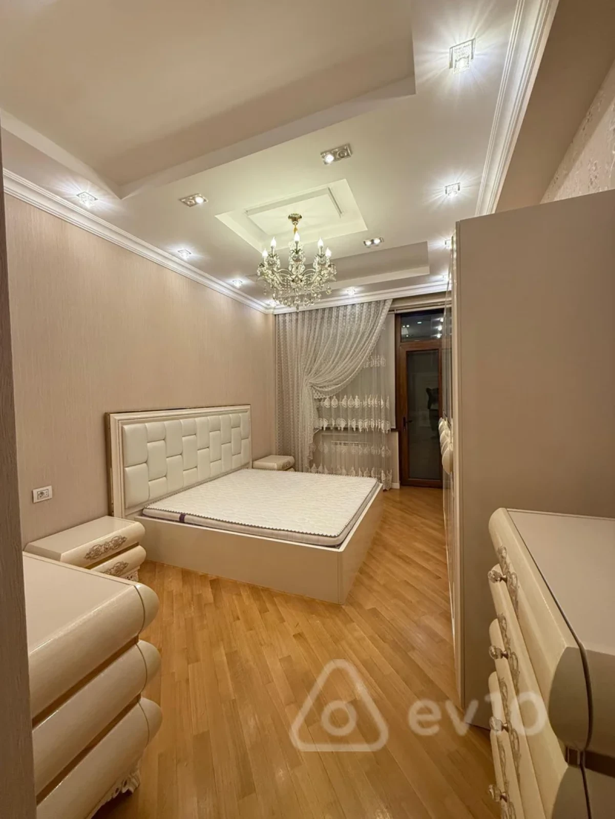 Satılır 4 otaqlı yeni tikili 180 m²