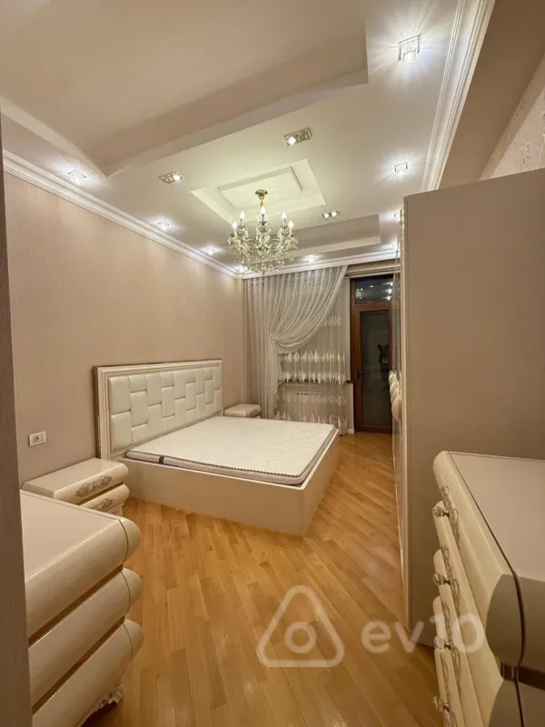 Satılır 4 otaqlı yeni tikili 180 m²
