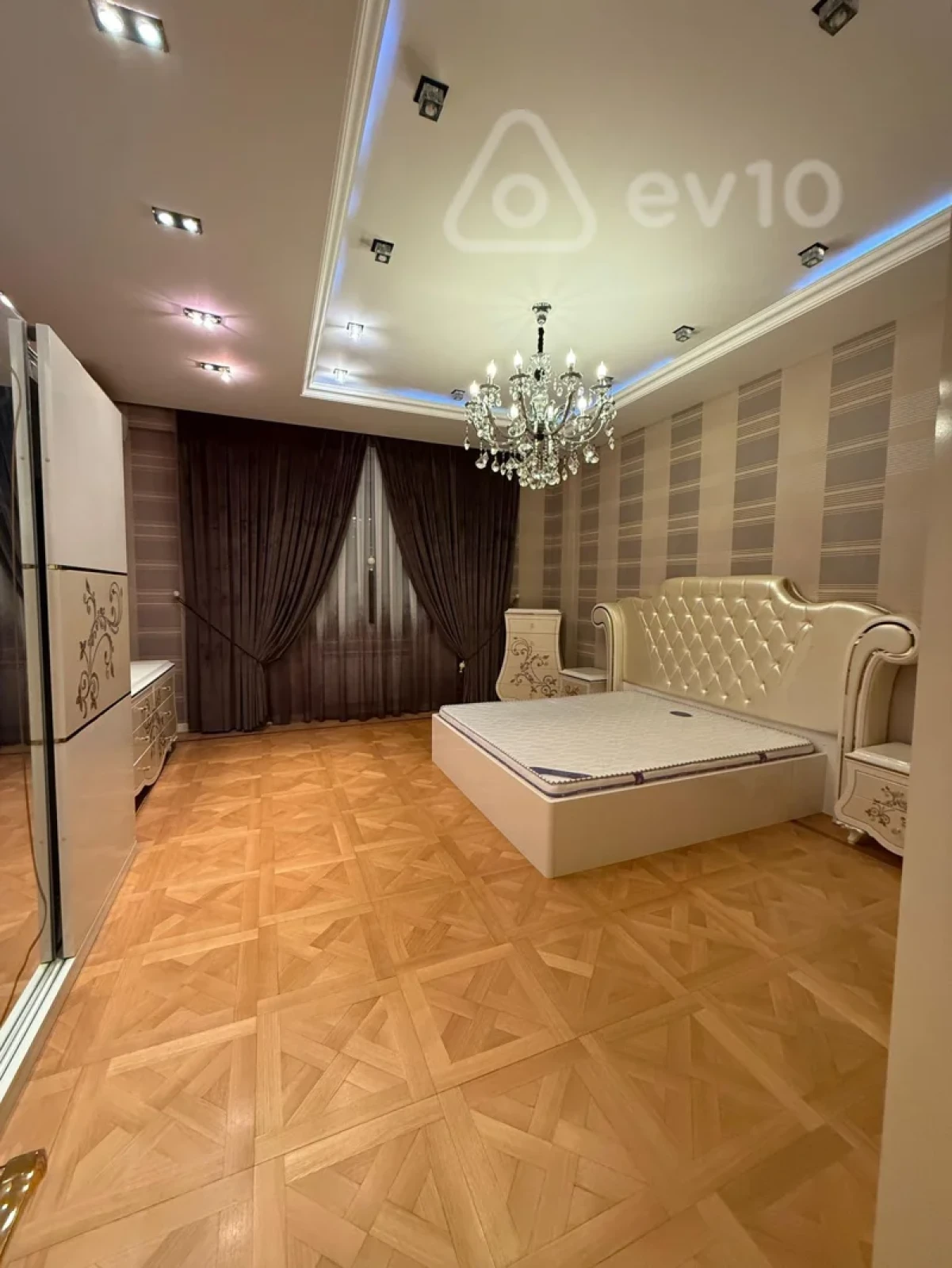 Satılır 4 otaqlı yeni tikili 180 m²