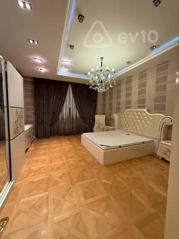 Satılır 4 otaqlı yeni tikili 180 m²