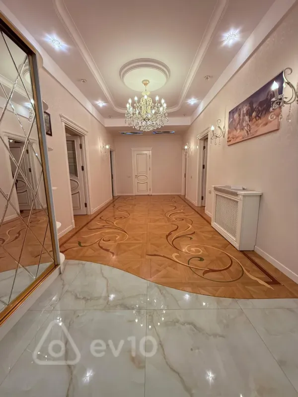 Satılır 4 otaqlı yeni tikili 180 m²