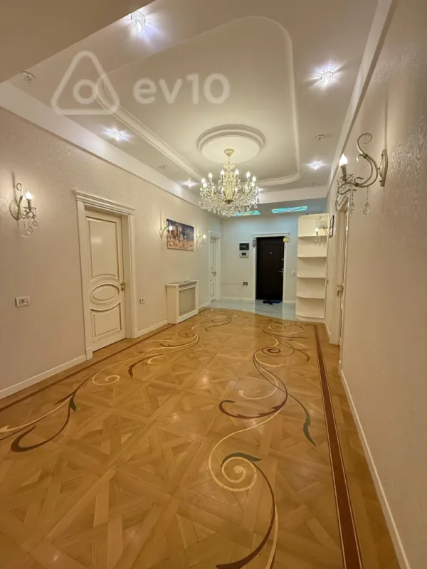 Satılır 4 otaqlı yeni tikili 180 m²