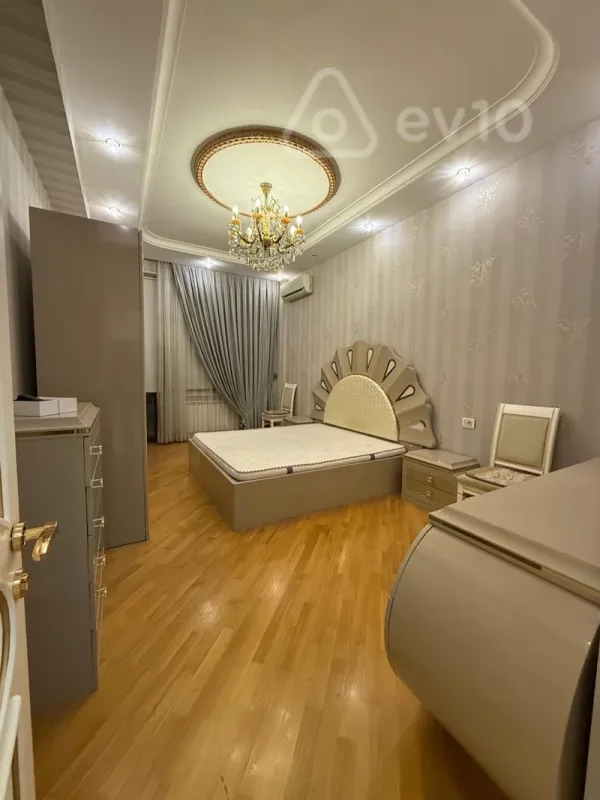 Satılır 4 otaqlı yeni tikili 180 m²