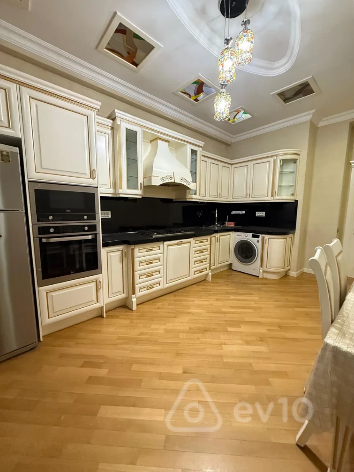 Satılır 4 otaqlı yeni tikili 180 m²