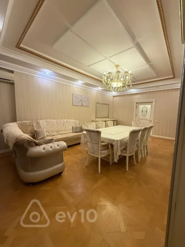 Satılır 4 otaqlı yeni tikili 180 m²