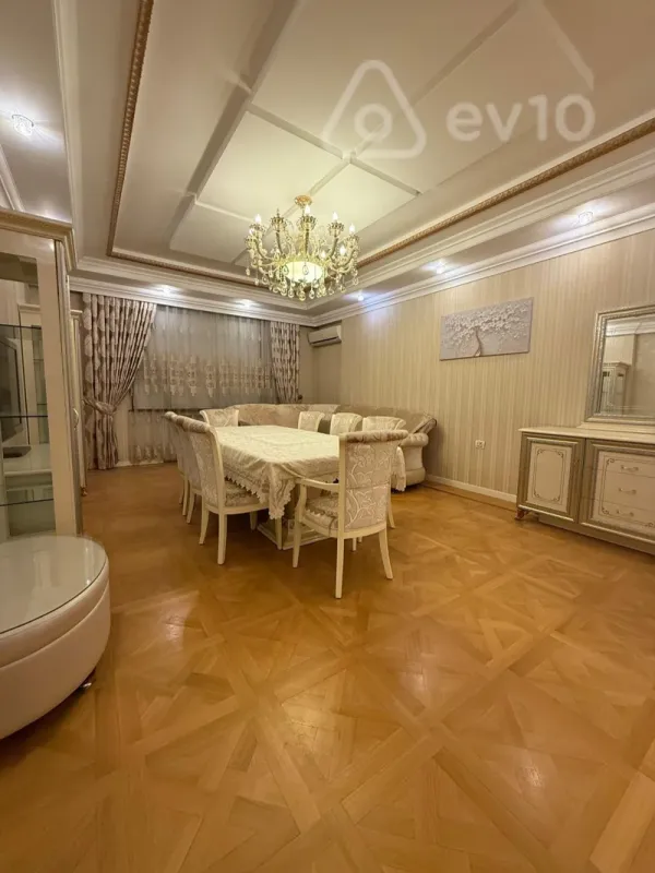 Satılır 4 otaqlı yeni tikili 180 m²