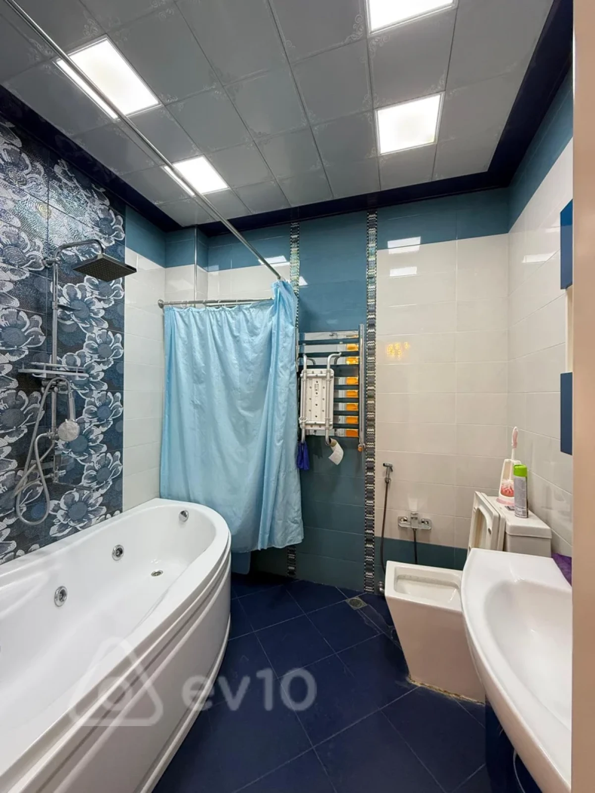 Satılır 4 otaqlı yeni tikili 180 m²