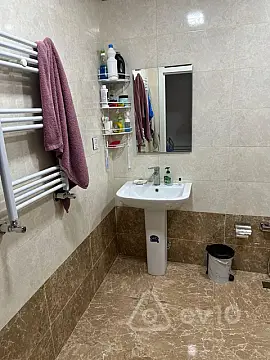 Kirayə verilir 2 otaqlı yeni tikili 70 m²