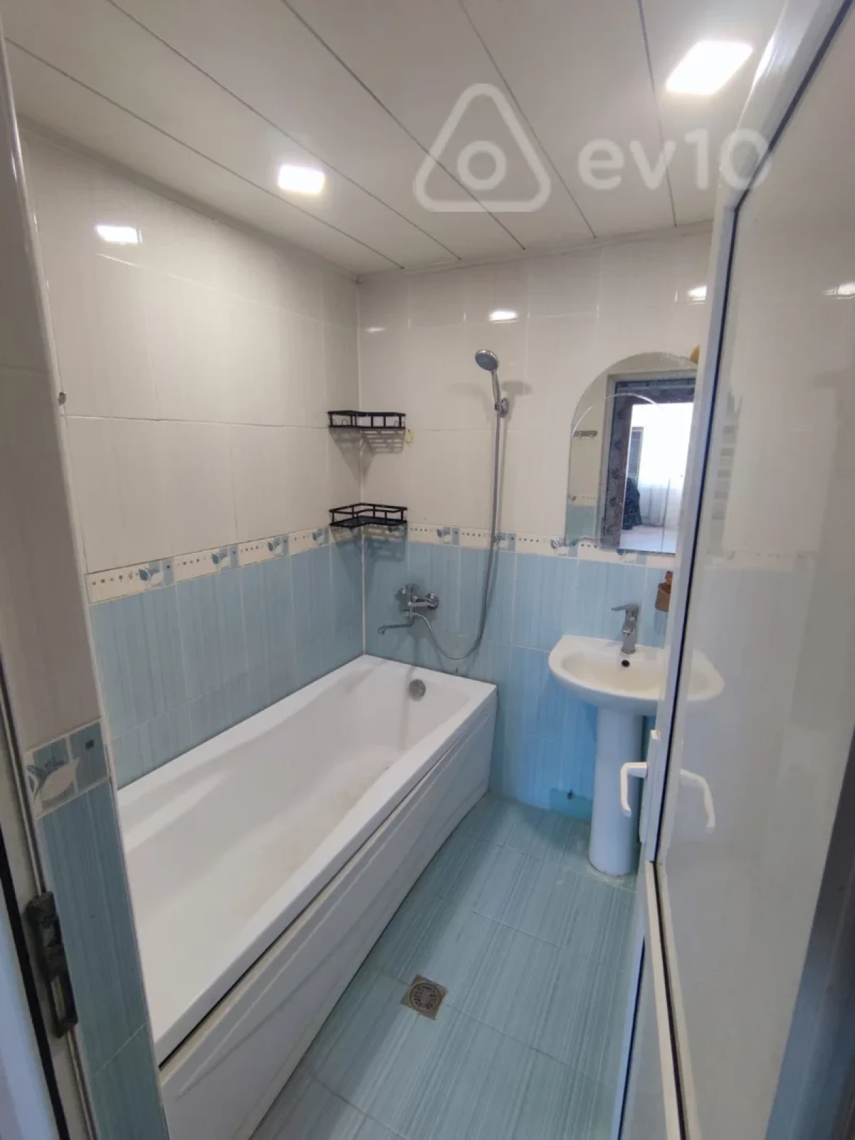 Kirayə verilir 3 otaqlı yeni tikili 110 m²