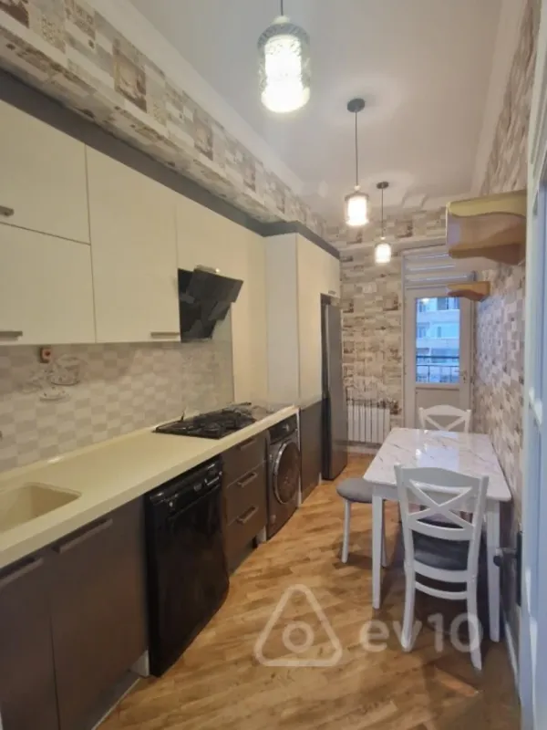 Kirayə verilir 2 otaqlı yeni tikili 70 m²
