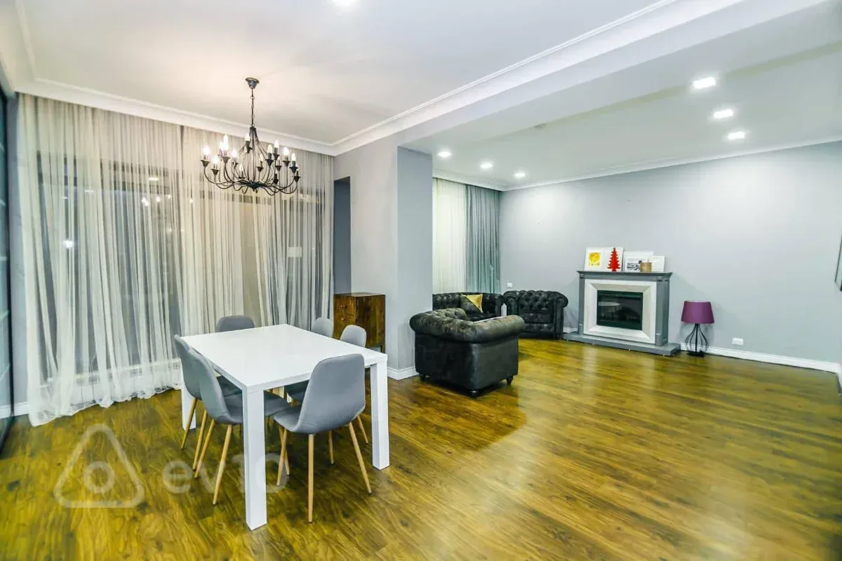 Satılır 5 otaqlı yeni tikili 240 m²