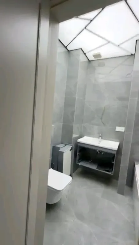 Kirayə verilir 3 otaqlı yeni tikili 140 m²