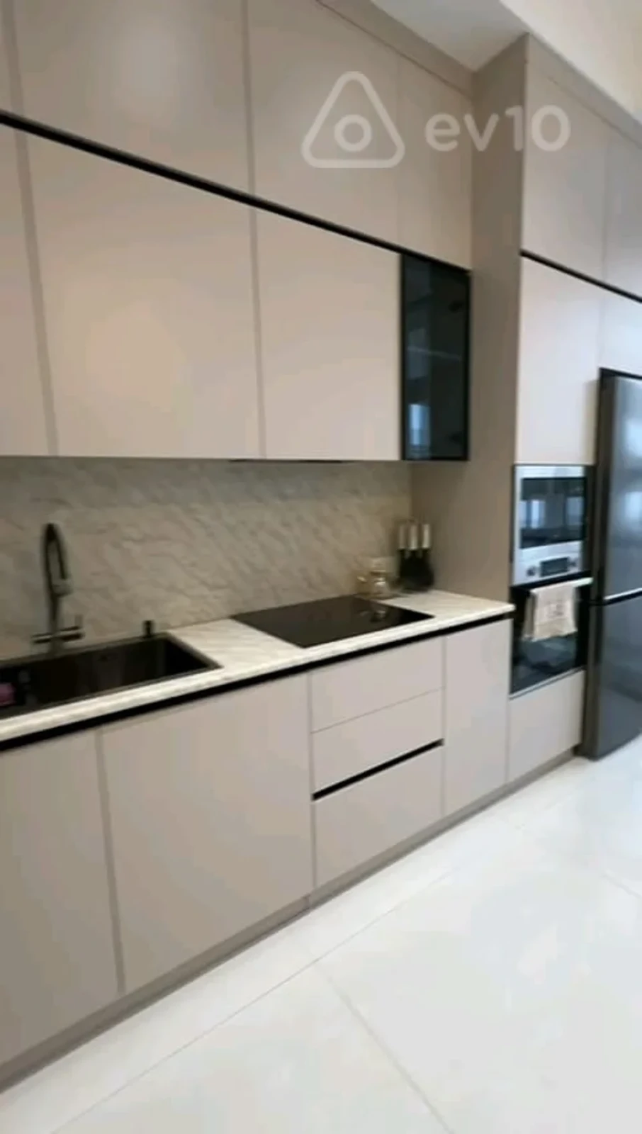 Kirayə verilir 3 otaqlı yeni tikili 140 m²