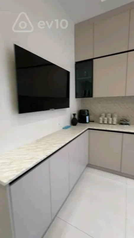 Kirayə verilir 3 otaqlı yeni tikili 140 m²