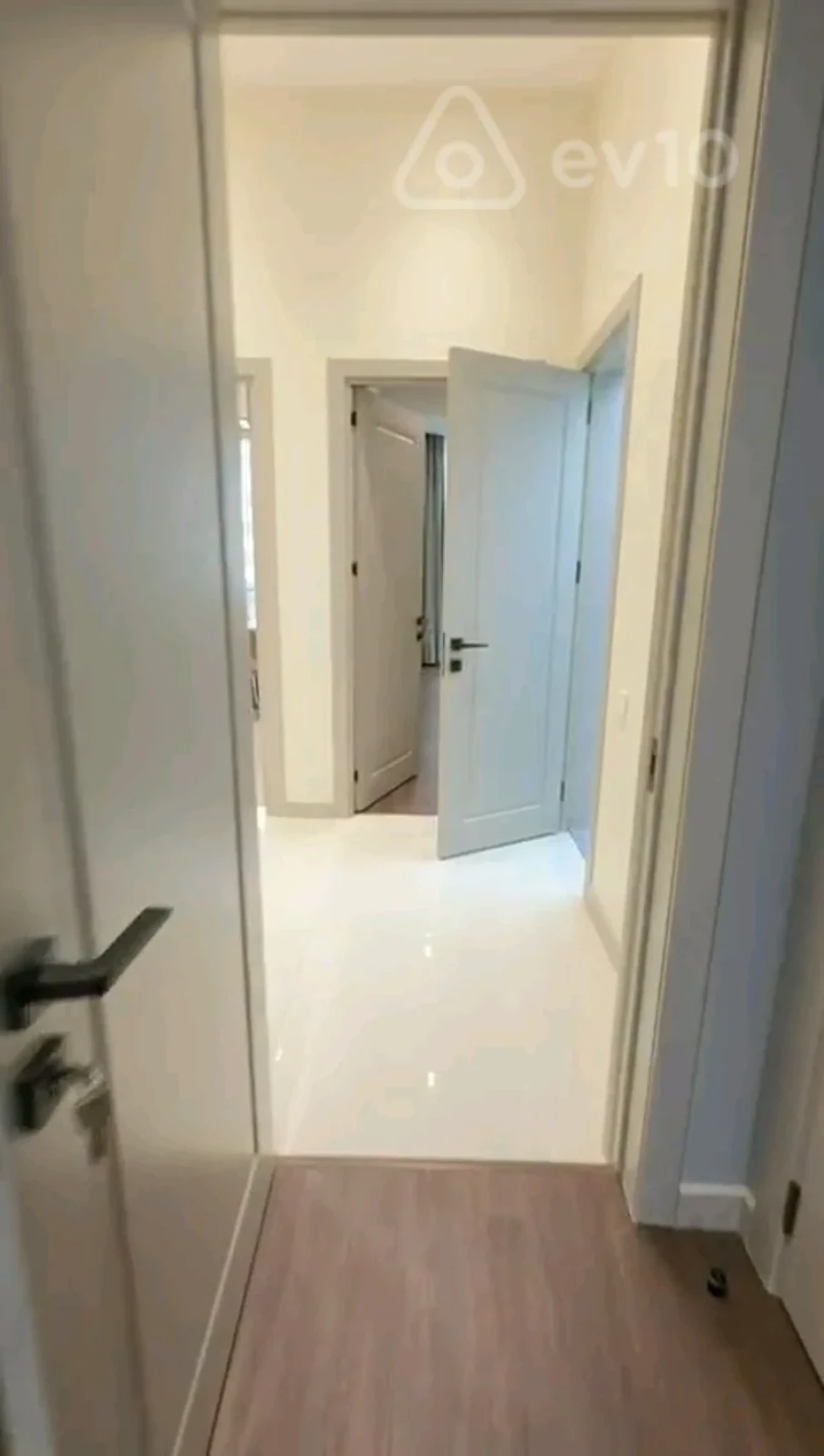 Kirayə verilir 3 otaqlı yeni tikili 140 m²