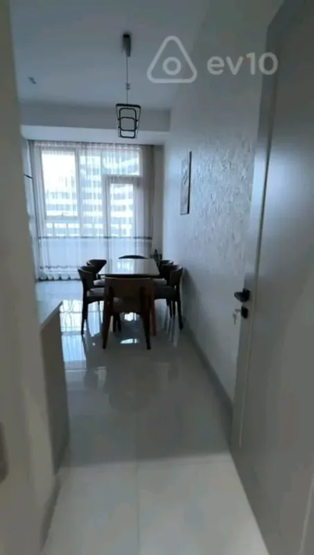 Kirayə verilir 3 otaqlı yeni tikili 140 m²