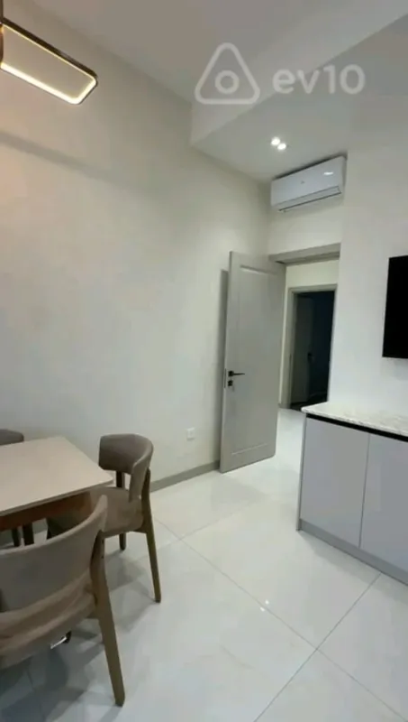 Kirayə verilir 3 otaqlı yeni tikili 140 m²