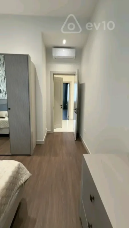 Kirayə verilir 3 otaqlı yeni tikili 140 m²