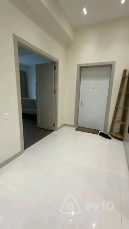 Kirayə verilir 3 otaqlı yeni tikili 140 m²