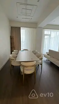 Kirayə verilir 3 otaqlı yeni tikili 140 m²