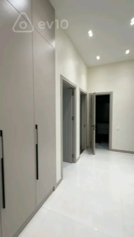 Kirayə verilir 3 otaqlı yeni tikili 140 m²
