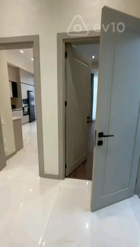 Kirayə verilir 3 otaqlı yeni tikili 140 m²