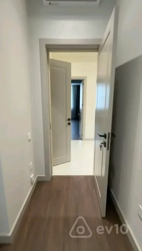 Kirayə verilir 3 otaqlı yeni tikili 140 m²