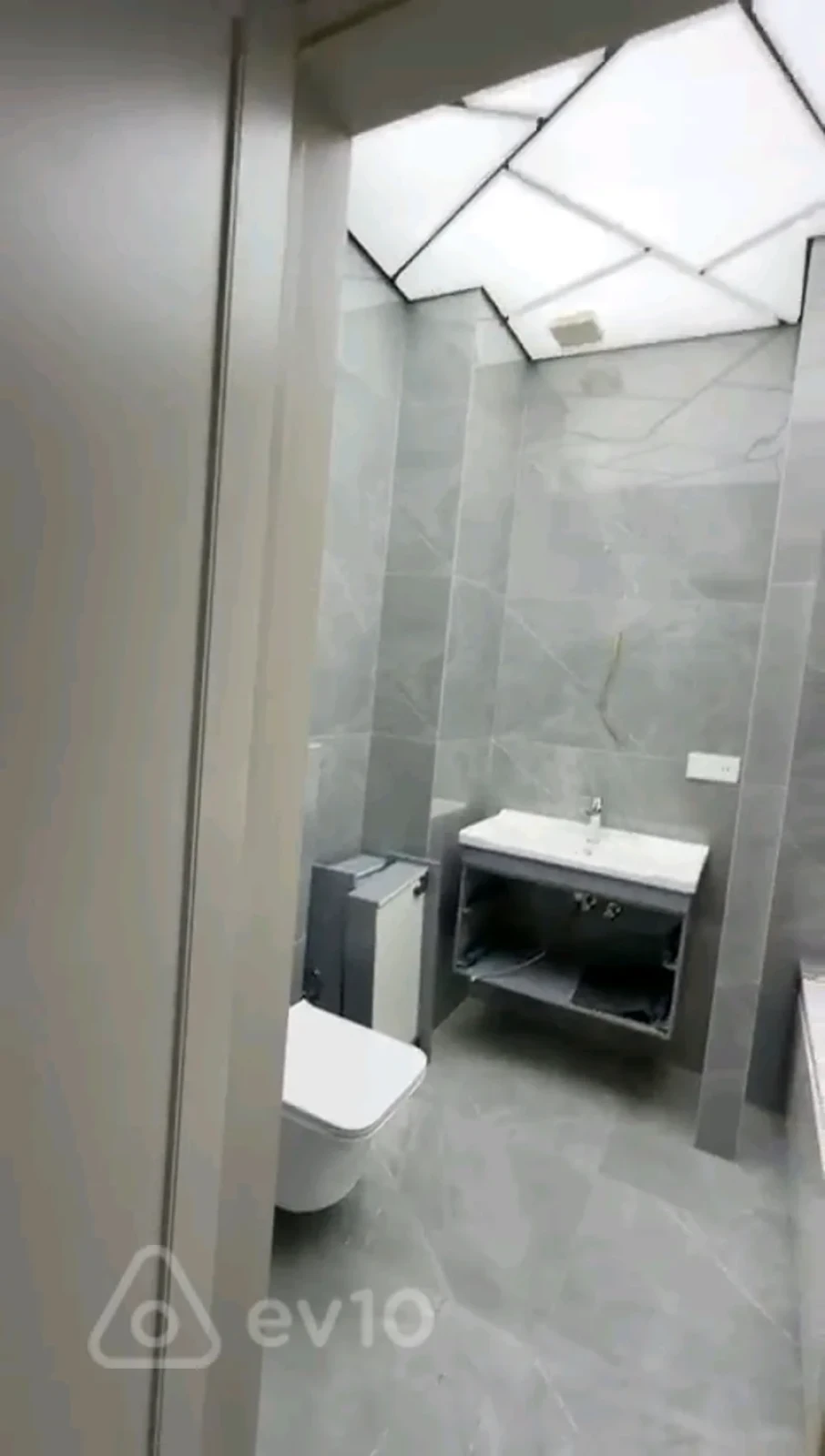 Kirayə verilir 3 otaqlı yeni tikili 140 m²