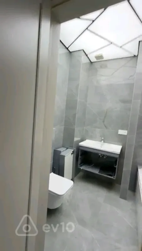 Kirayə verilir 3 otaqlı yeni tikili 140 m²