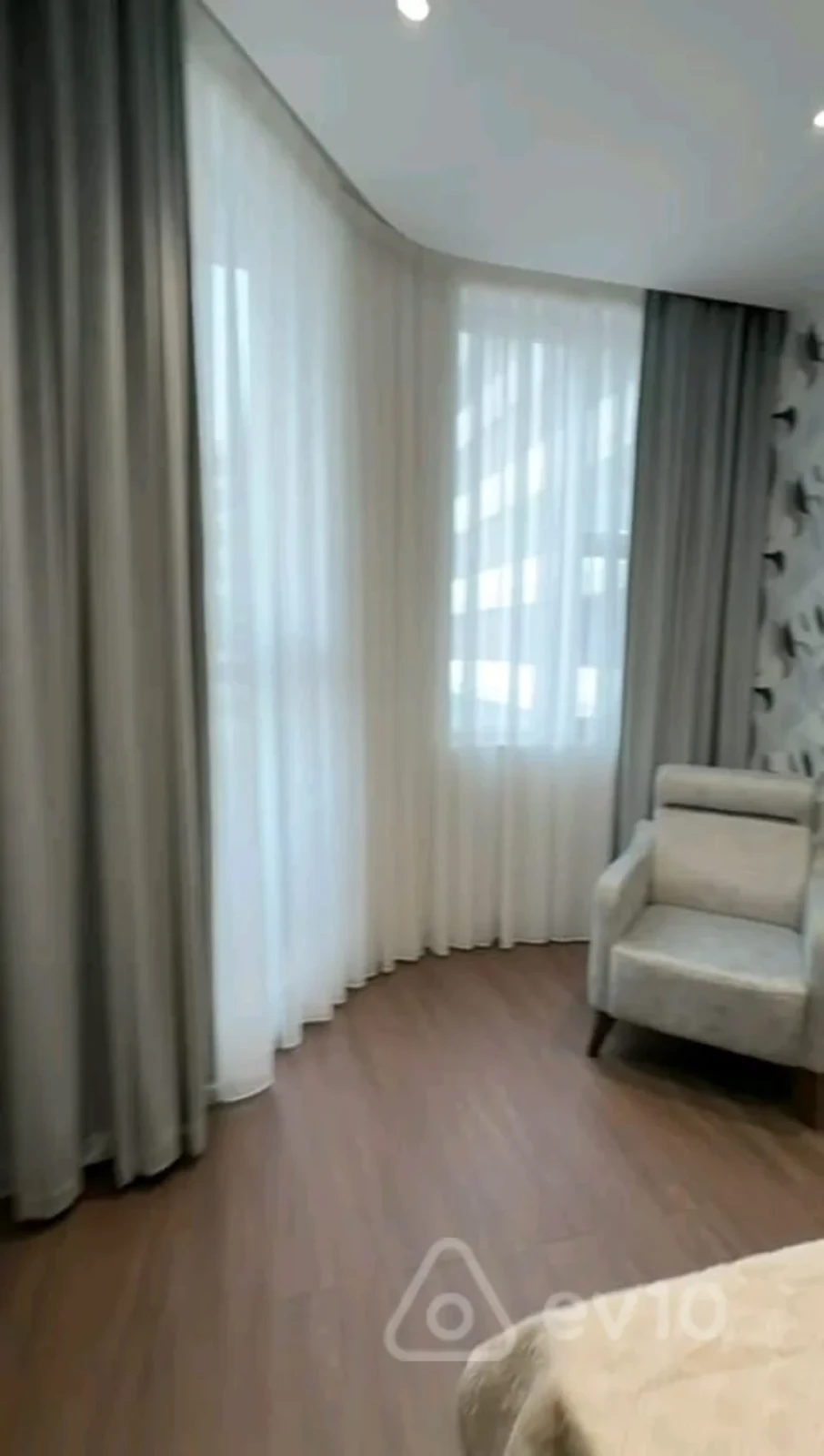 Kirayə verilir 3 otaqlı yeni tikili 140 m²