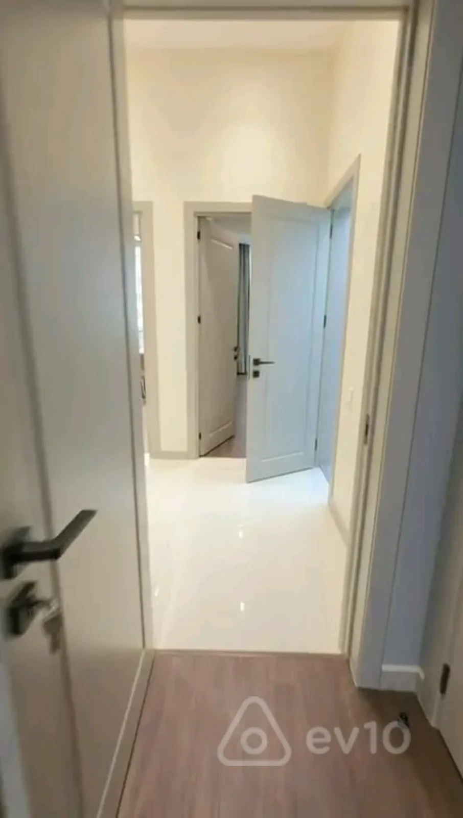 Kirayə verilir 3 otaqlı yeni tikili 140 m²