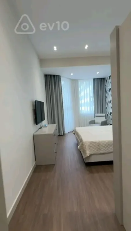 Kirayə verilir 3 otaqlı yeni tikili 140 m²