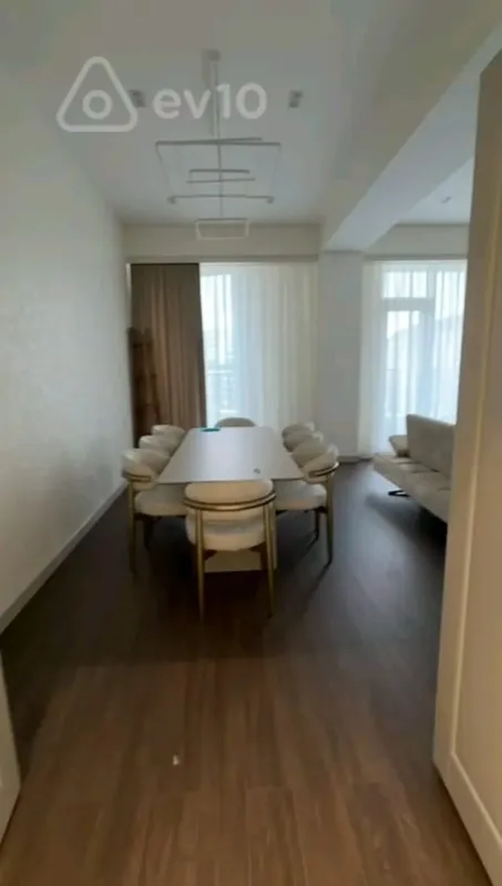 Kirayə verilir 3 otaqlı yeni tikili 140 m²