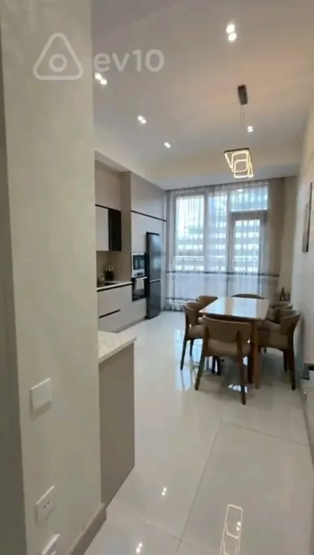 Kirayə verilir 3 otaqlı yeni tikili 140 m²