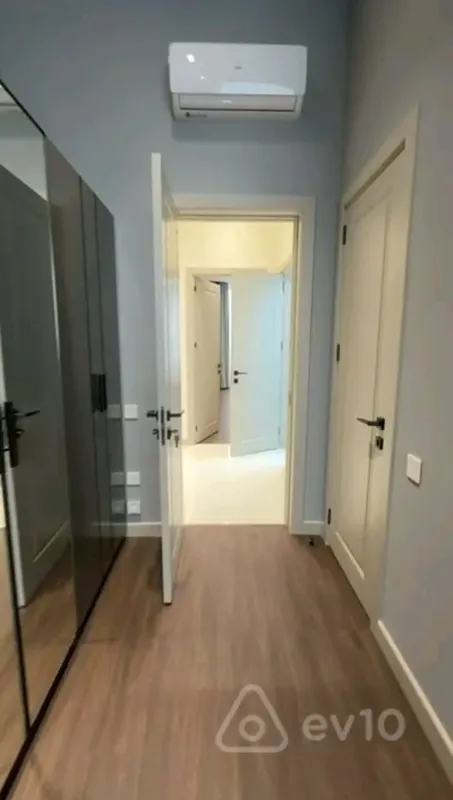 Kirayə verilir 3 otaqlı yeni tikili 140 m²