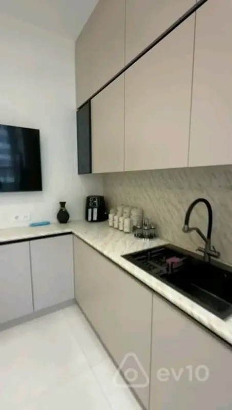 Kirayə verilir 3 otaqlı yeni tikili 140 m²