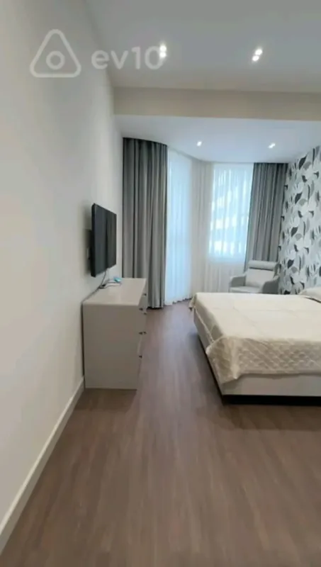 Kirayə verilir 3 otaqlı yeni tikili 140 m²