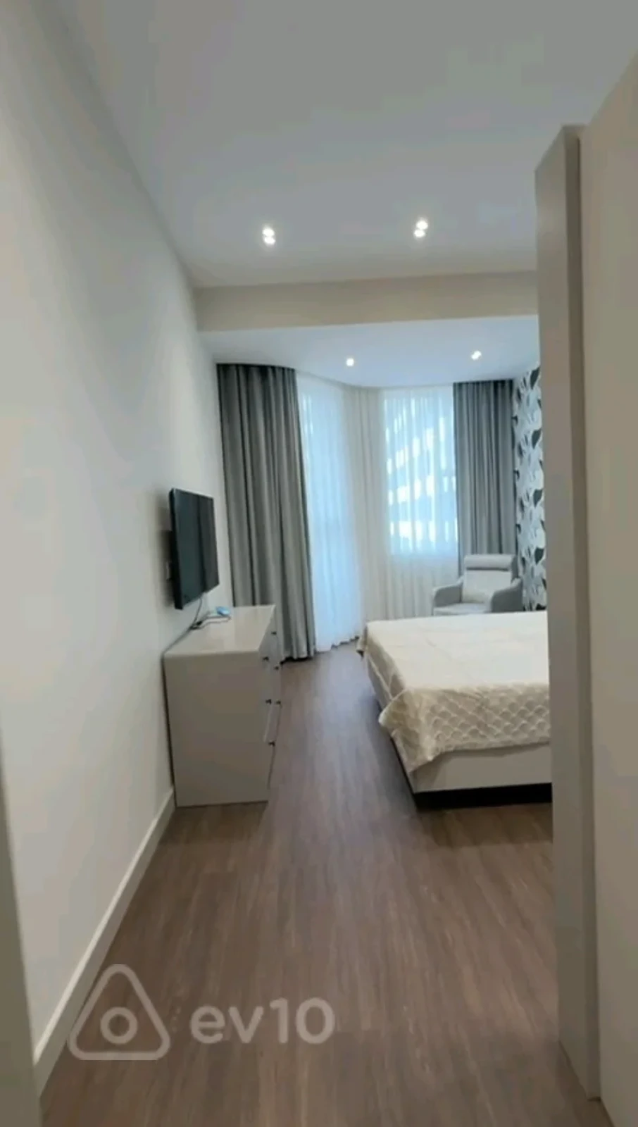 Kirayə verilir 3 otaqlı yeni tikili 140 m²