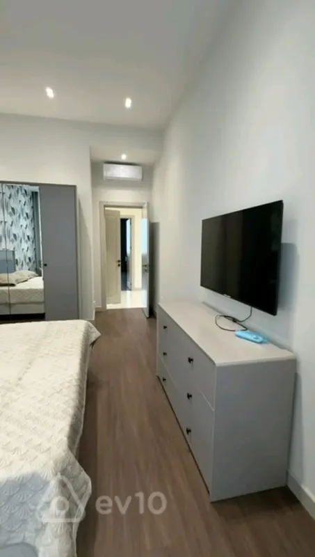 Kirayə verilir 3 otaqlı yeni tikili 140 m²