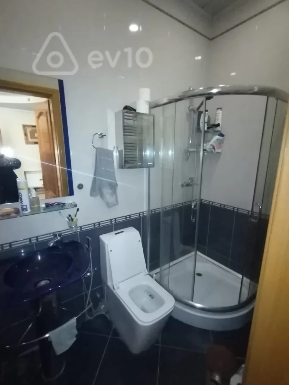 Satılır 10 otaqlı həyət evi 650 m²